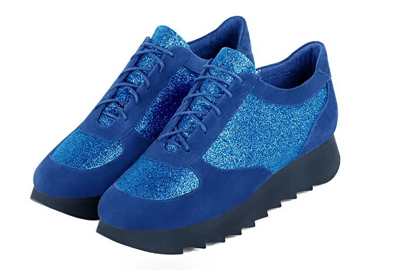Electric blue women's open back shoes. Round toe. Low rubber soles. Front view - Florence KOOIJMAN